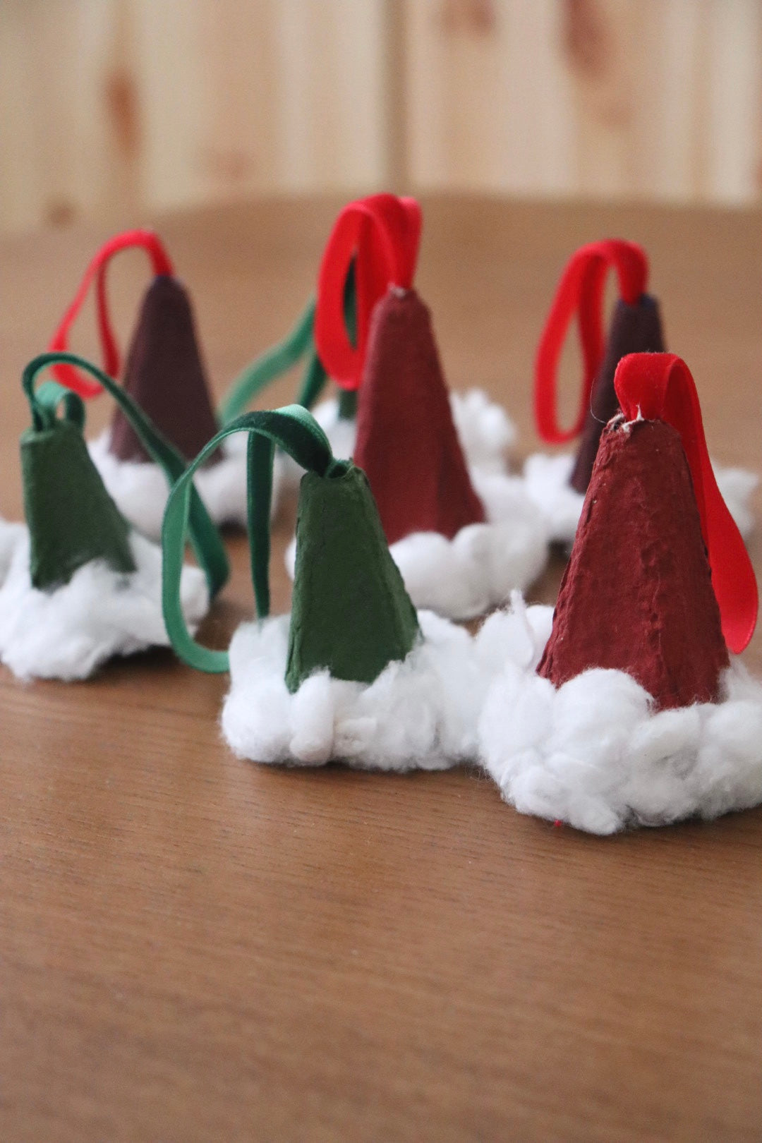 Bricolage: des bonnets de Père-Noël pour le sapin🎅🏼
