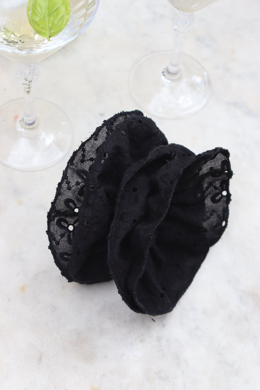 Carmen broderie noire