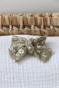 Isaure gaze fleurs Olive