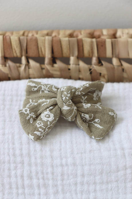 Isaure gaze fleurs Olive