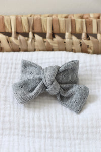 Isaure pointillés gris