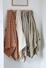 Charger l&#39;image dans la galerie, Iris gaze fleurs Beige