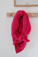 Charger l&#39;image dans la galerie, Iris gaze Fuchsia